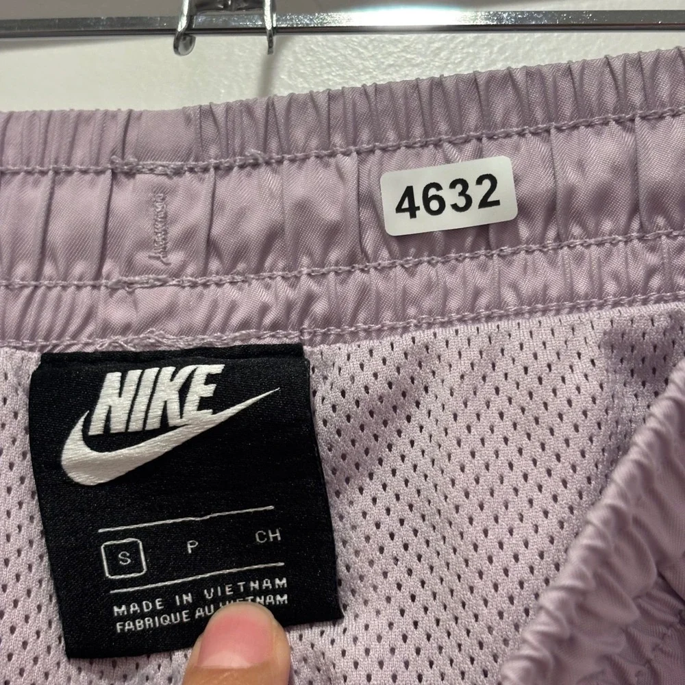 Nike Mens Sportswear Woven Flow Shorts Lavender Purple Small AR2382-530